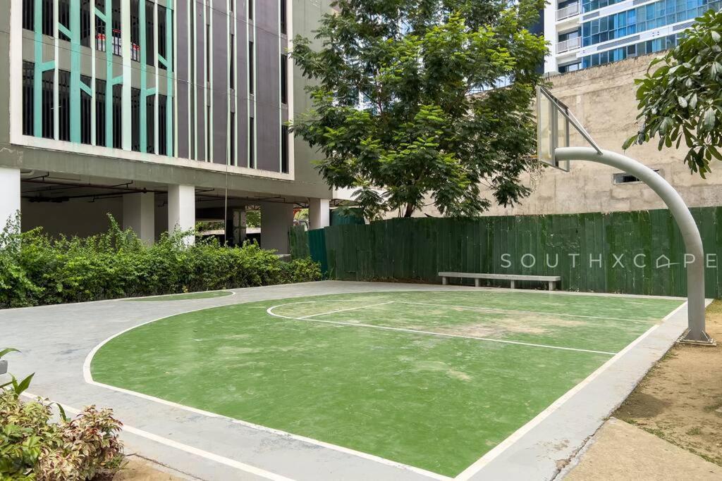 Furnished 1-bedroom In Avida Towers Riala, It Park With Fast Wifi, Netflix, Pool And *