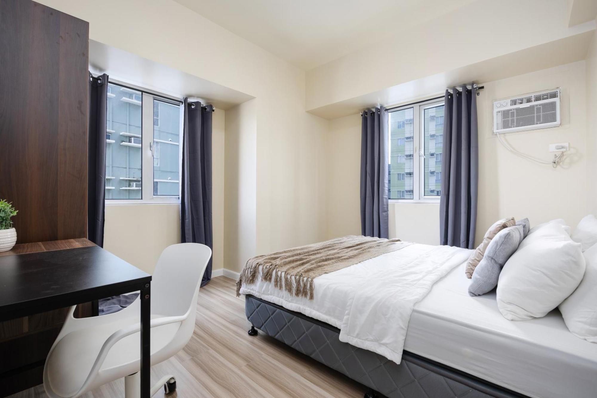 Furnished 1-bedroom In Avida Towers Riala, It Park With Fast Wifi, Netflix, Pool And Apartment Cebu
