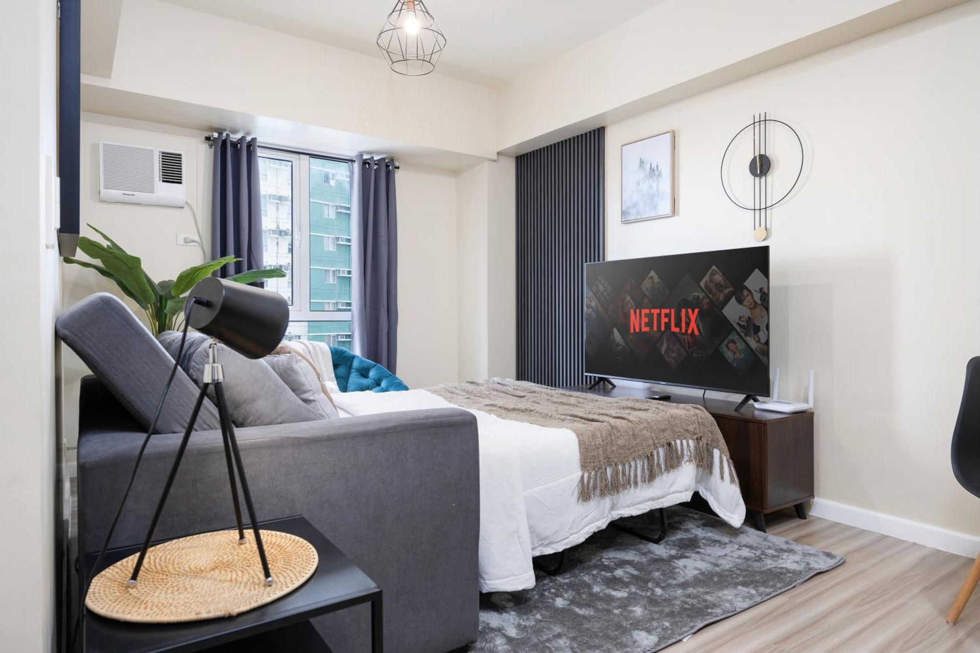 Furnished 1-bedroom In Avida Towers Riala, It Park With Fast Wifi, Netflix, Pool And *